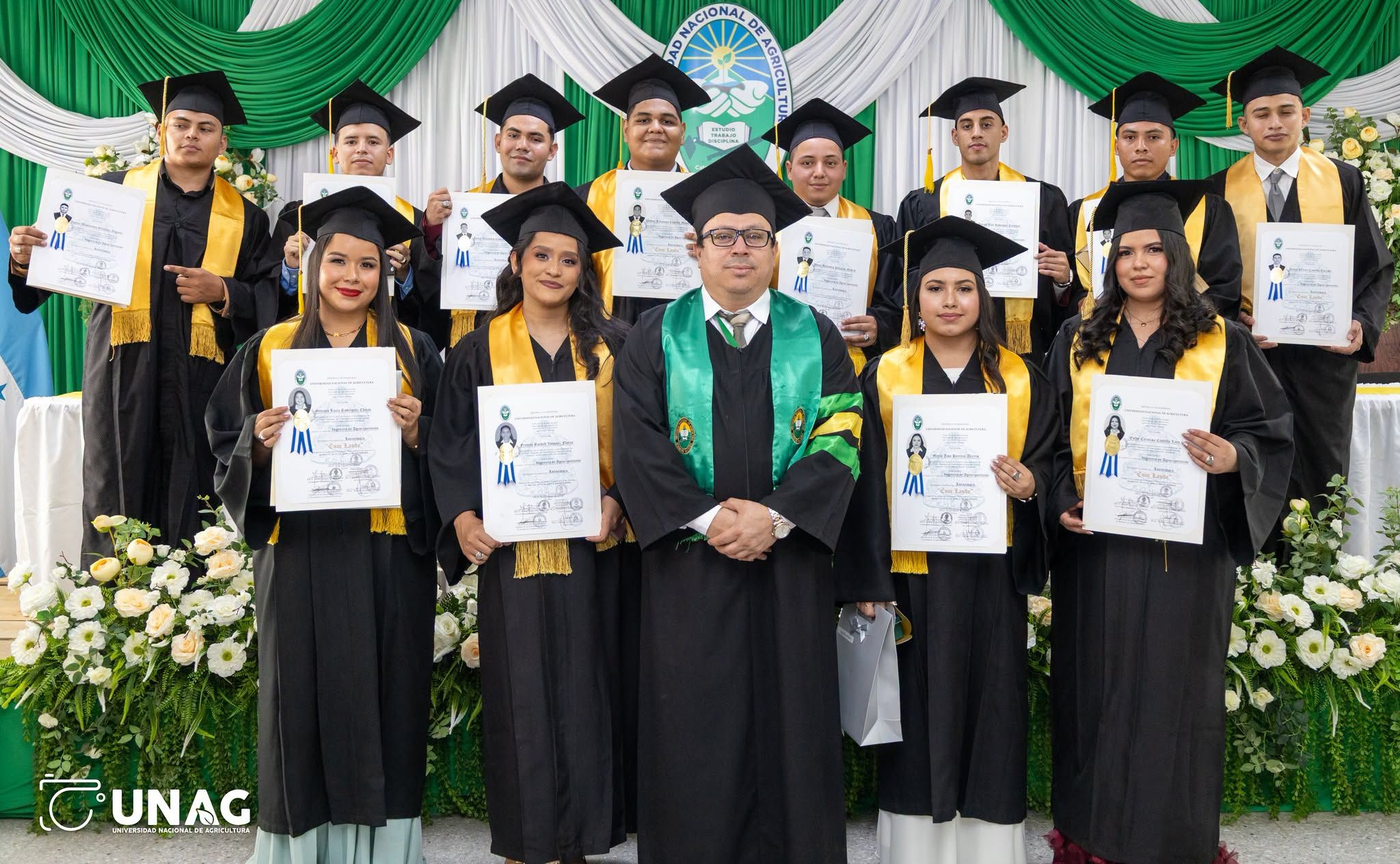 Centro Regional UNAG Comayagua gradúa la primera promoción de Ingeniería en Agroexportación